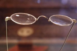 A Brasileira do Chiado organiza um ciclo de debates sobre o futuro de Lisboa e apresenta os óculos de Fernando Pessoa