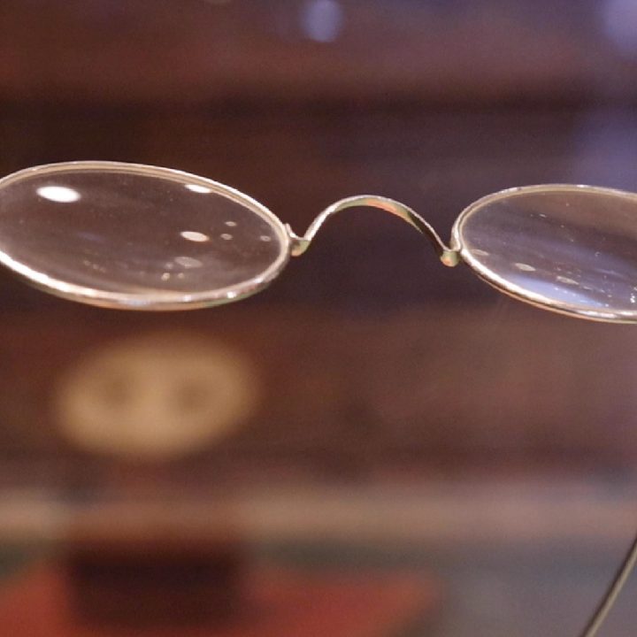 A Brasileira do Chiado organiza um ciclo de debates sobre o futuro de Lisboa e apresenta os óculos de Fernando Pessoa